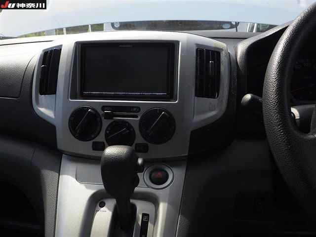 NISSAN NV200 2018