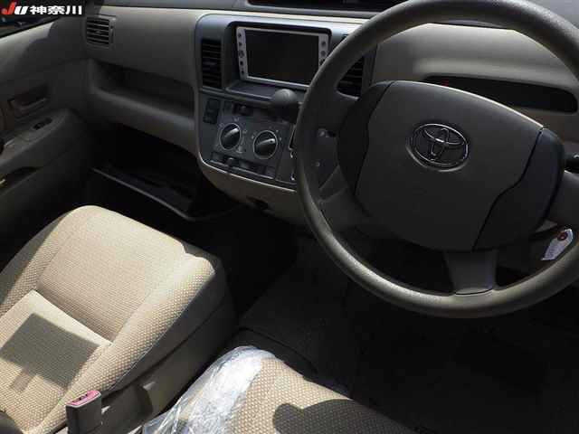 TOYOTA RAUM 2010