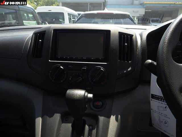 NISSAN NV200 2021