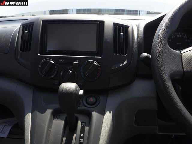 NISSAN NV200 2019
