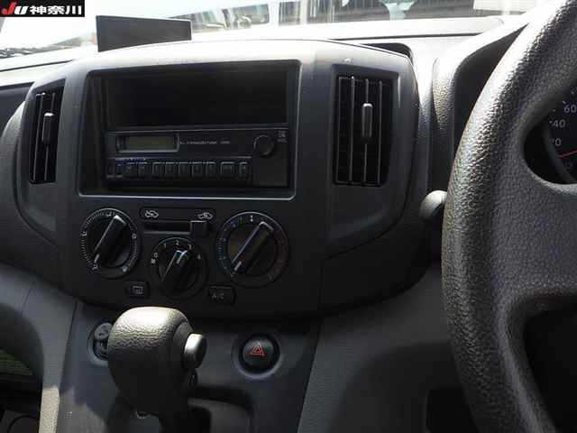 NISSAN NV200 2015