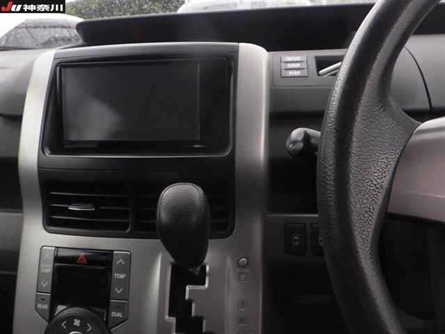 TOYOTA VOXY 2008