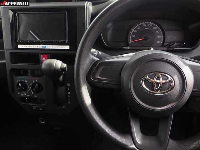 TOYOTA ROOMY 2022