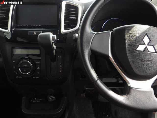 MITSUBISHI DELICA D2 2015