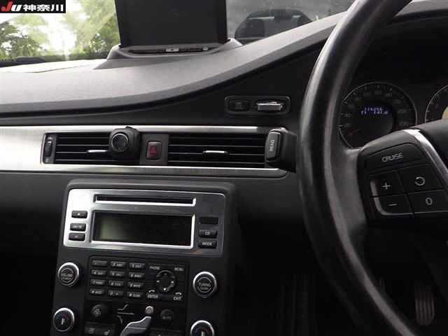 VOLVO V70 2010