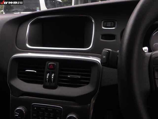 VOLVO V40 2016
