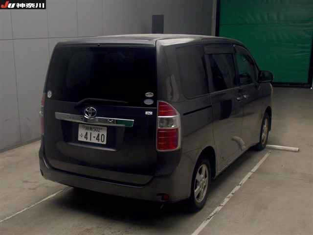 TOYOTA NOAH 2009