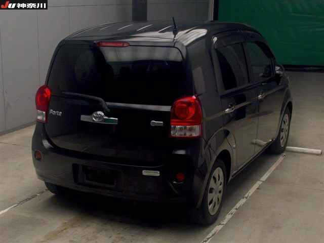 TOYOTA PORTE 2012