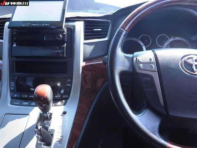 TOYOTA VELLFIRE 2010