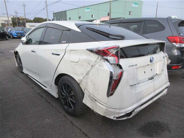 TOYOTA PRIUS 2017
