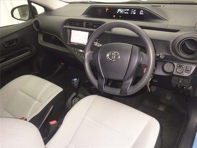 TOYOTA AQUA 2015