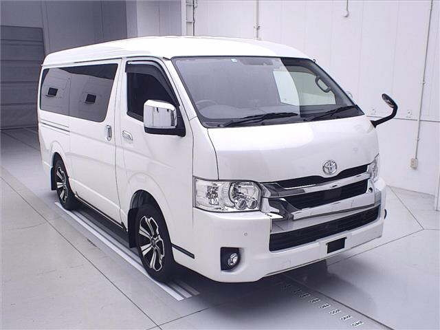 TOYOTA HIACE 2020