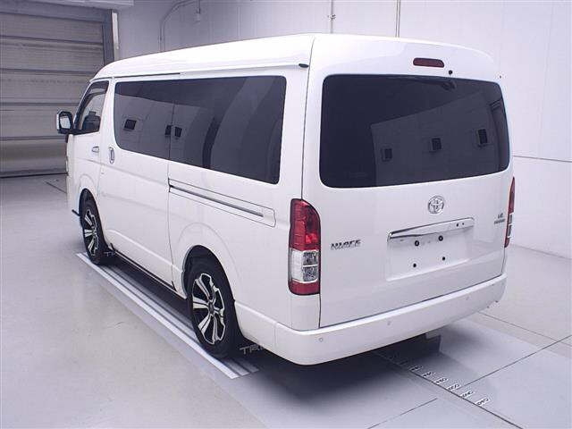 TOYOTA HIACE 2020