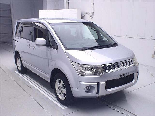 MITSUBISHI DELICA D5 2010