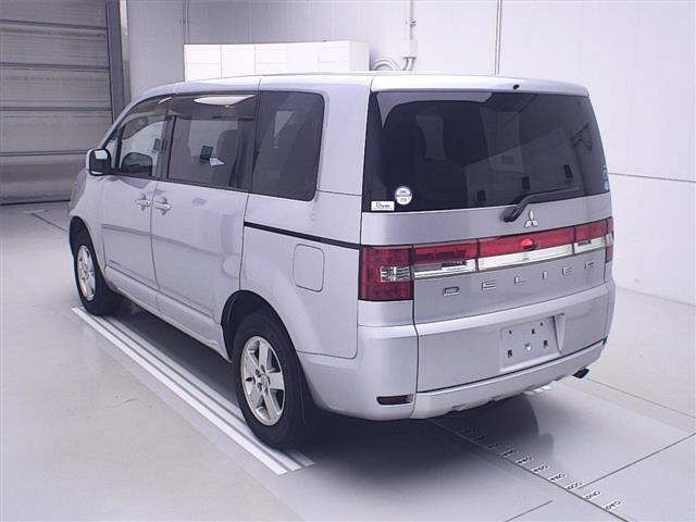 MITSUBISHI DELICA D5 2010