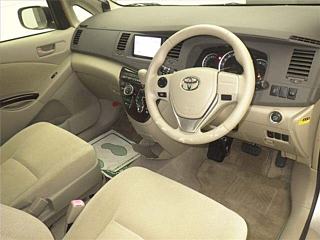 TOYOTA ISIS 2013