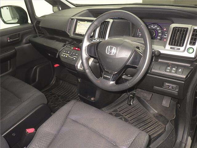 HONDA STEP WAGON 2011