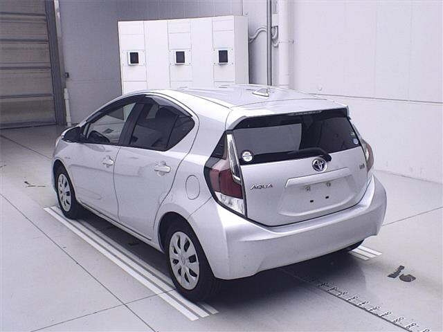 TOYOTA AQUA 2016