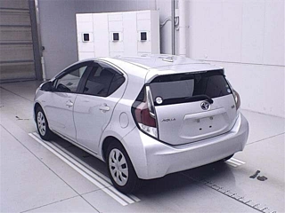 TOYOTA AQUA 2016
