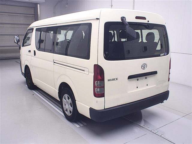 TOYOTA HIACE 2013