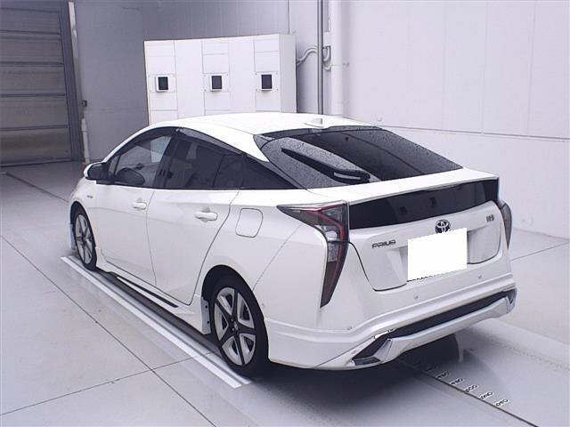 TOYOTA PRIUS 2016