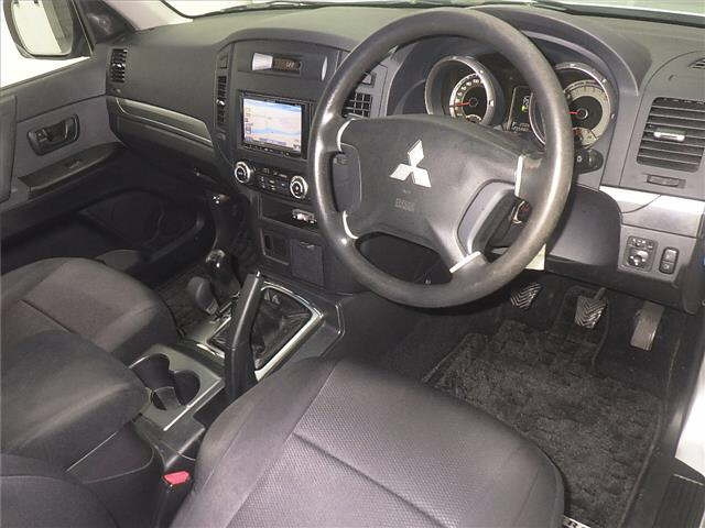 MITSUBISHI PAJERO 2011