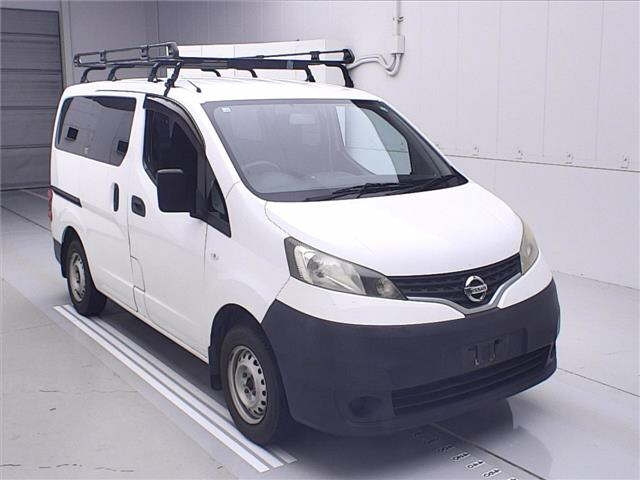 NISSAN NV200 2010