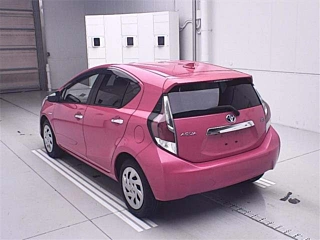 TOYOTA AQUA 2016