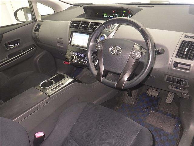 TOYOTA PRIUS ALPHA 2015