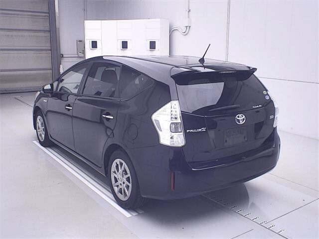 TOYOTA PRIUS ALPHA 2015