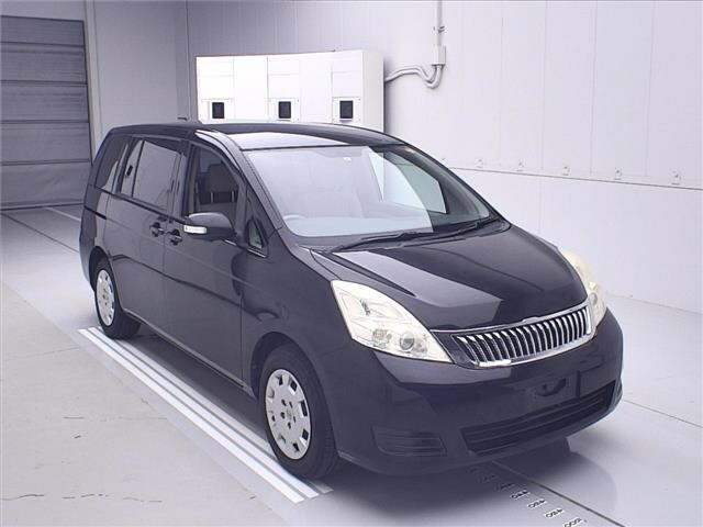 TOYOTA ISIS 2011