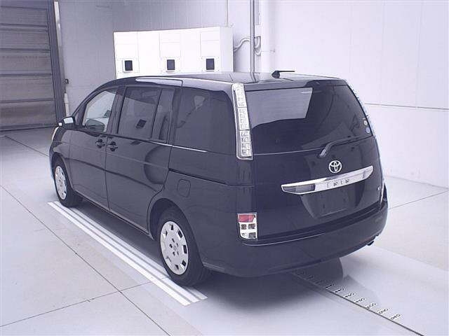 TOYOTA ISIS 2011