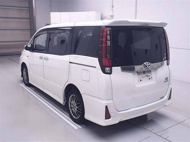 TOYOTA NOAH 2016