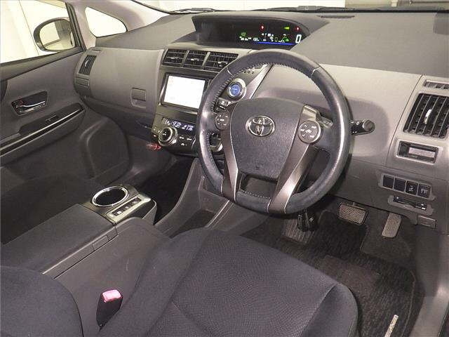 TOYOTA PRIUS ALPHA 2014