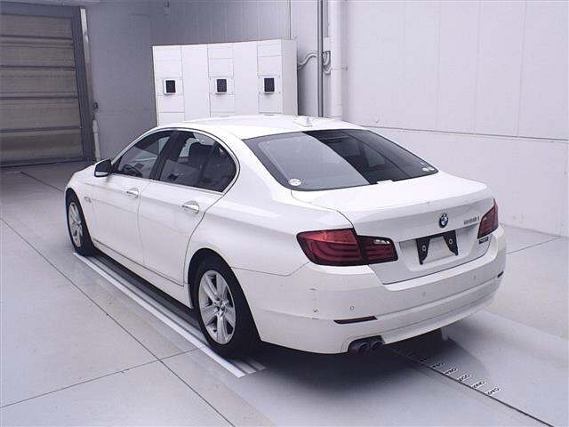 BMW 5 SERIES 2010