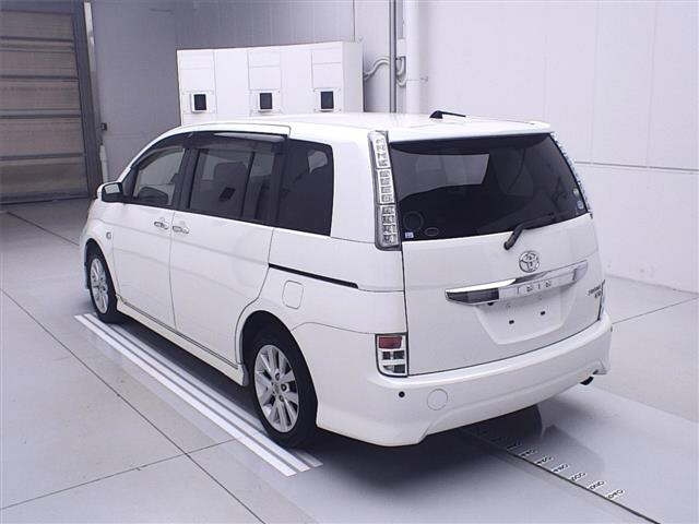 TOYOTA ISIS 2012