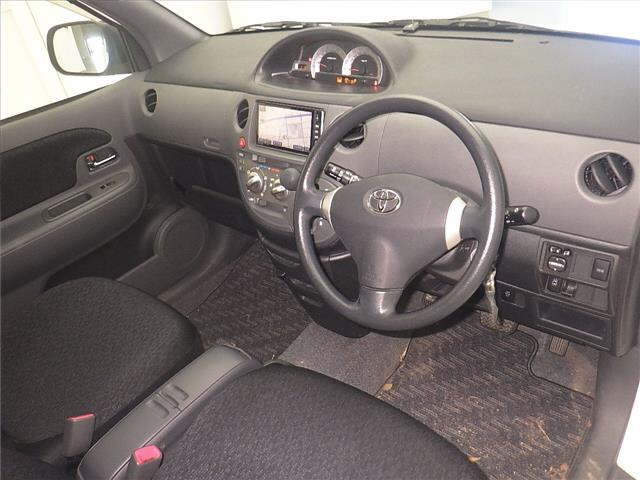 TOYOTA SIENTA 2012