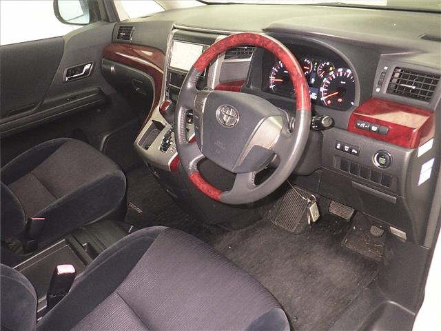 TOYOTA VELLFIRE 2010
