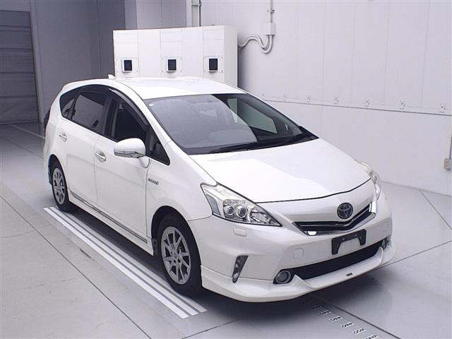 TOYOTA PRIUS ALPHA 2014
