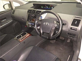 TOYOTA PRIUS ALPHA 2014