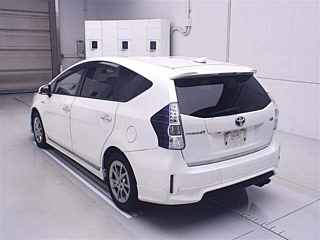 TOYOTA PRIUS ALPHA 2014