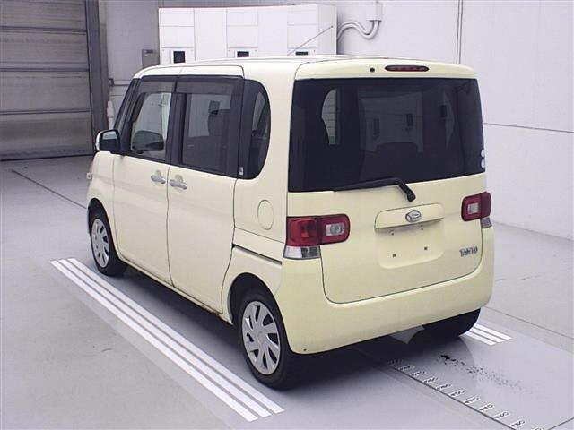 DAIHATSU TANTO 2011