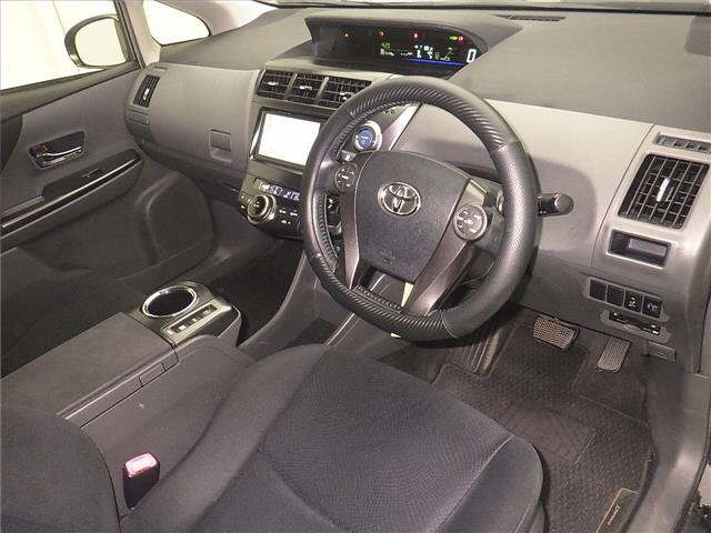 TOYOTA PRIUS ALPHA 2014