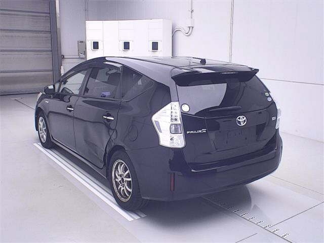 TOYOTA PRIUS ALPHA 2014