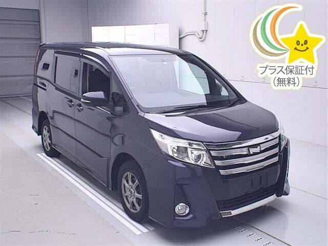 TOYOTA NOAH 2014