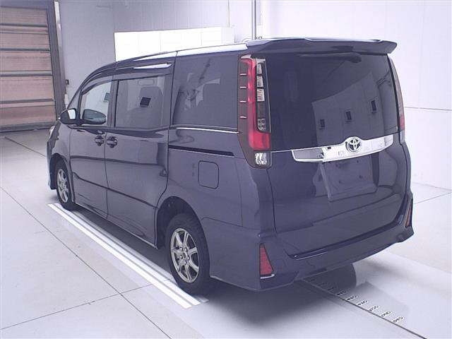 TOYOTA NOAH 2014