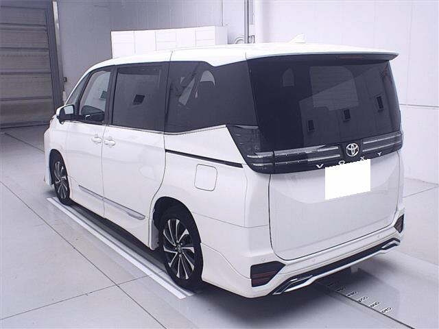 TOYOTA VOXY 2024