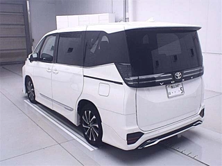 TOYOTA VOXY 2024