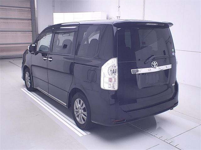 TOYOTA VOXY 2012