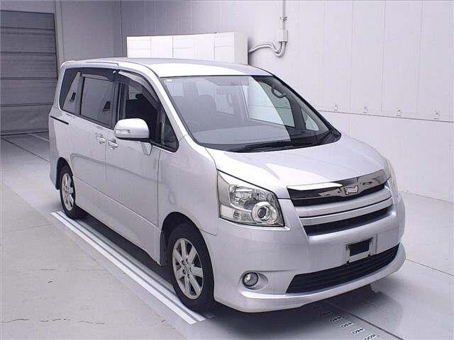 TOYOTA NOAH 2008